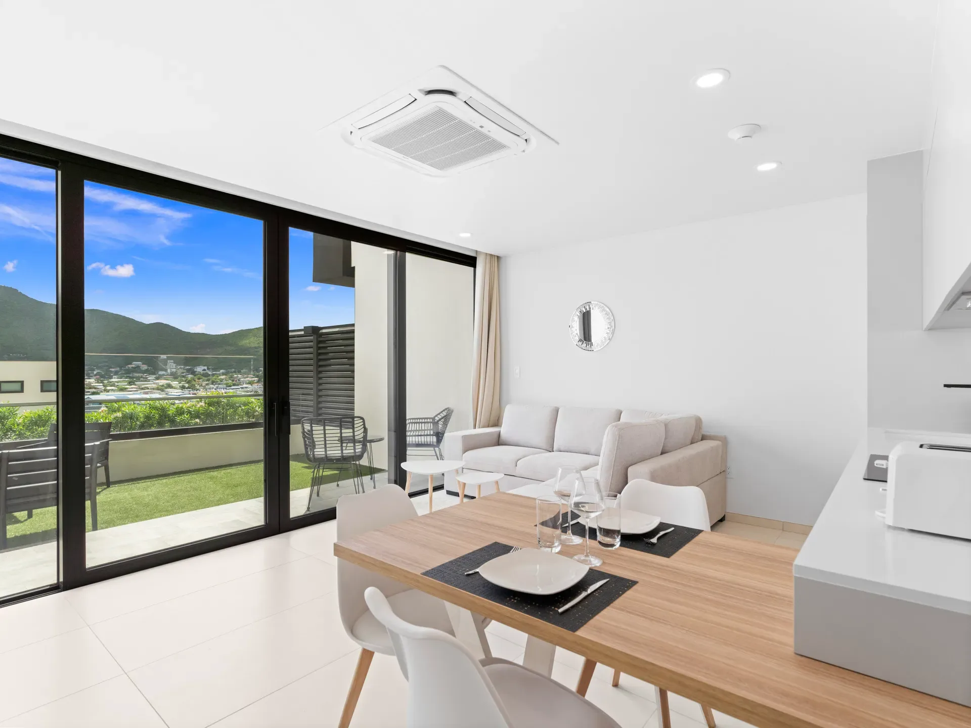 The Hills Residence -C304