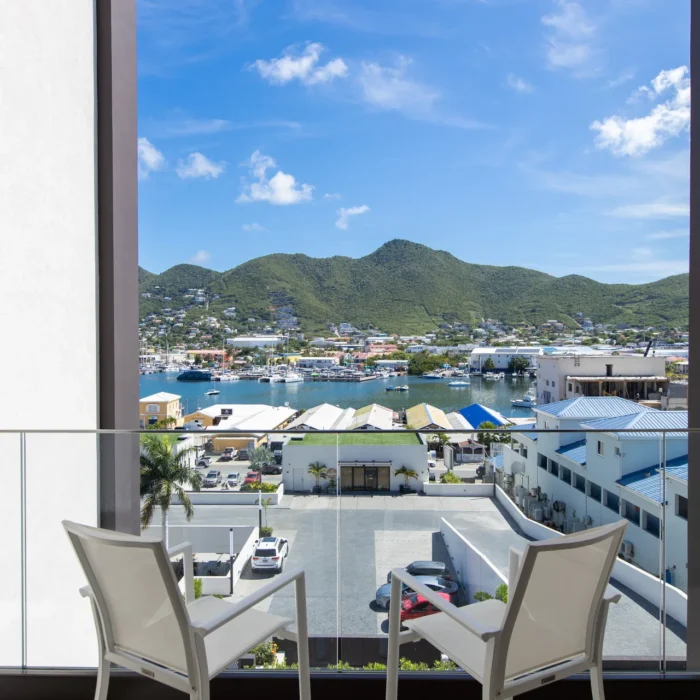 Vue lagon avec balcon A122 The Hills Résidence Sint Maarten