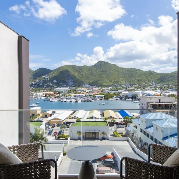 Balcon avec vue lagon appartement A132 The Hills Résidence Sint Maarten