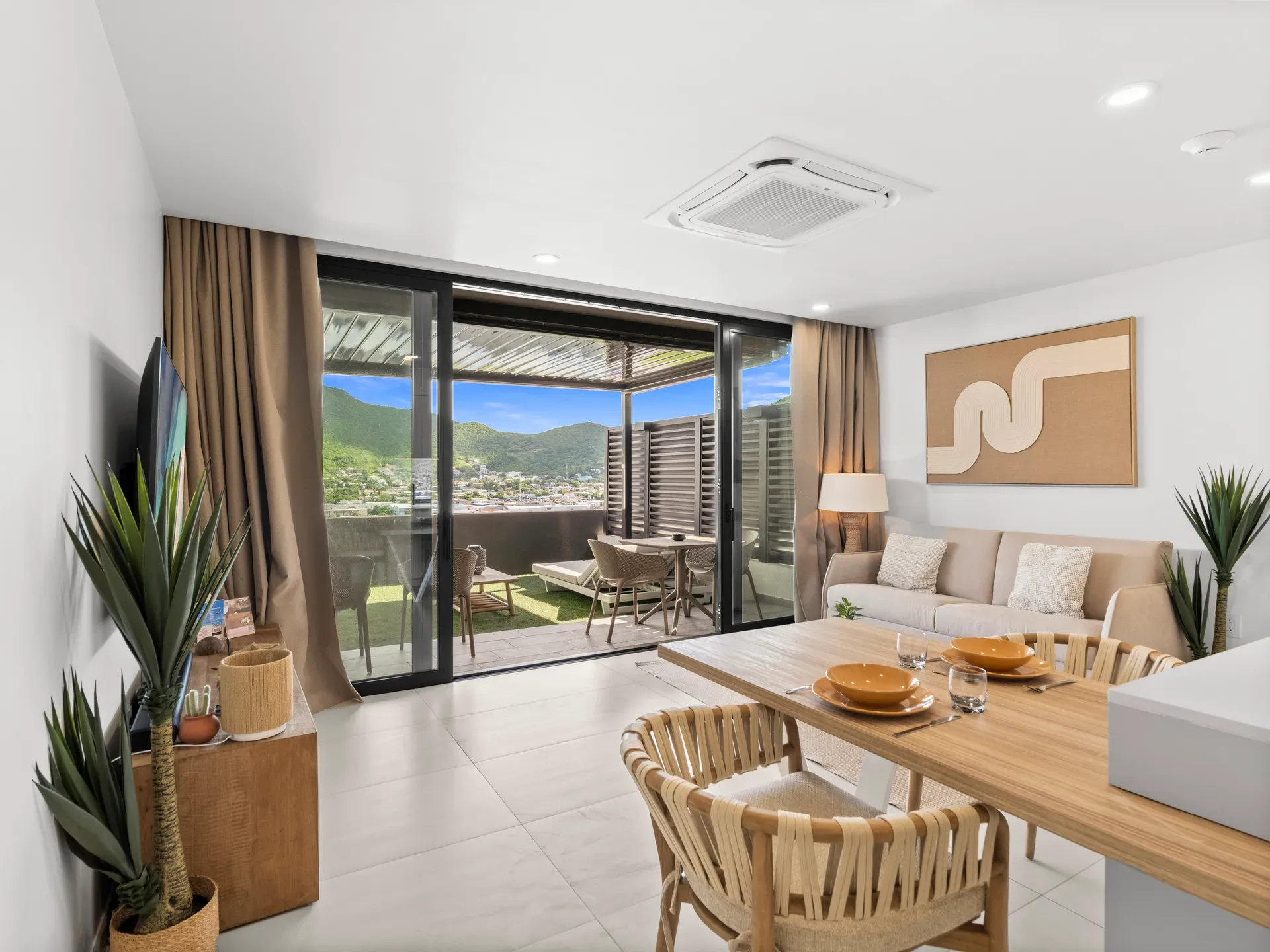 The Hills Residence -C301