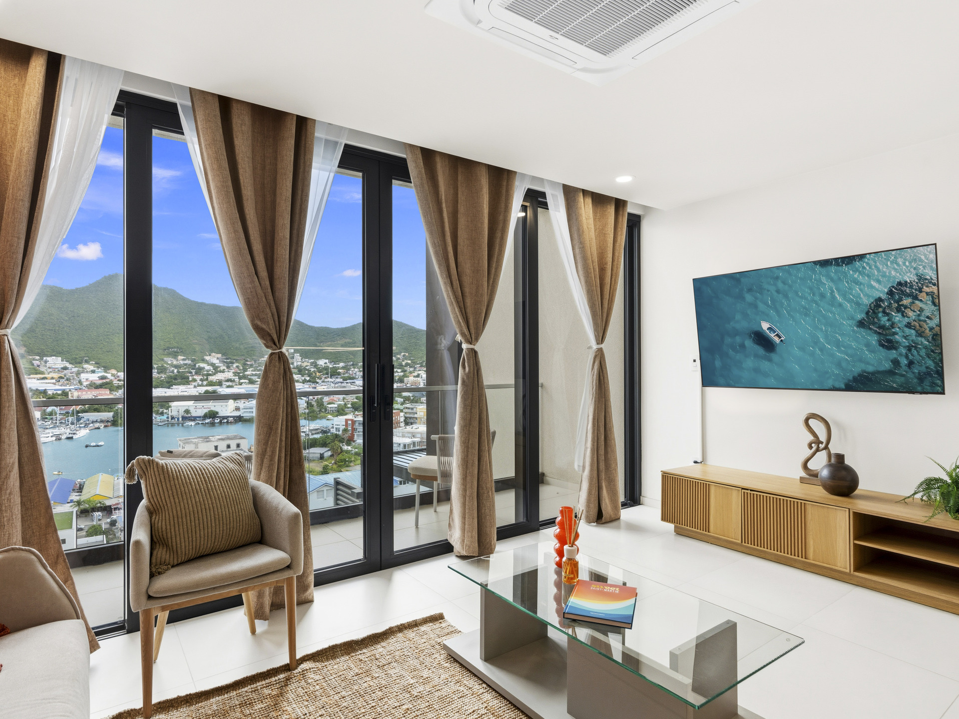 C312 - Charming One-Bedroom Apartment with Lagoon View